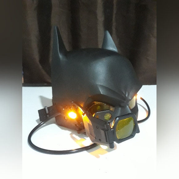 Batman Tech Mask /LED Lights 2x Magnification Lens Creature Chaos - Picture 7 of 10